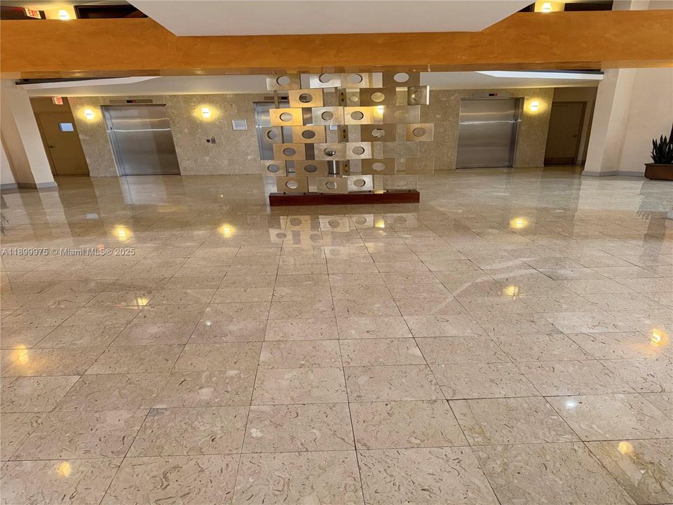 出租: $2,050 (1 贝兹, 1 浴室, 1075 平方英尺)