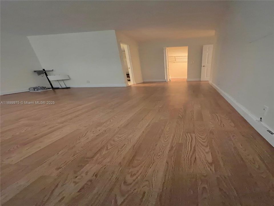 出租: $2,050 (1 贝兹, 1 浴室, 1075 平方英尺)