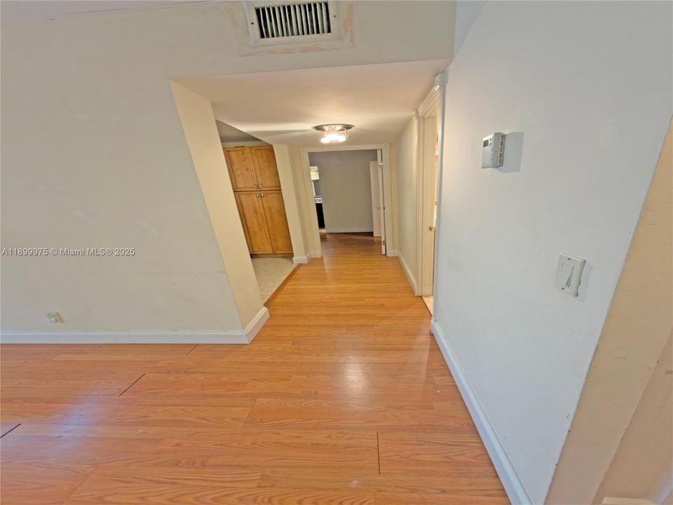 出租: $2,050 (1 贝兹, 1 浴室, 1075 平方英尺)