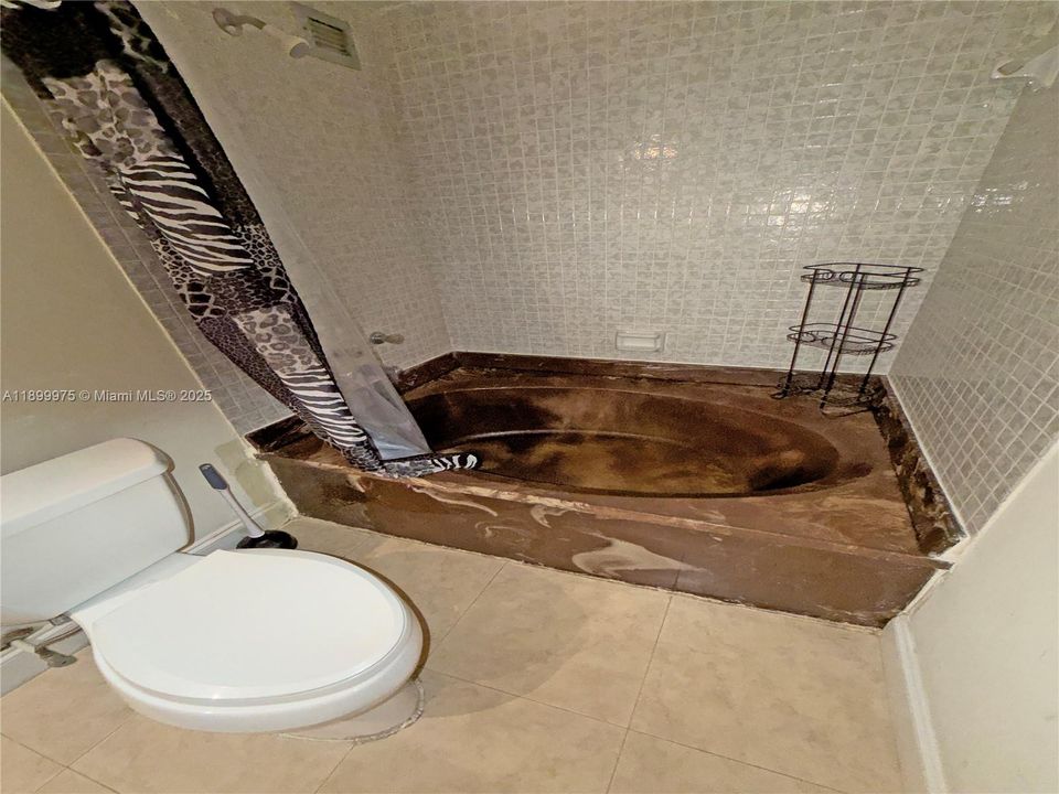 出租: $2,050 (1 贝兹, 1 浴室, 1075 平方英尺)