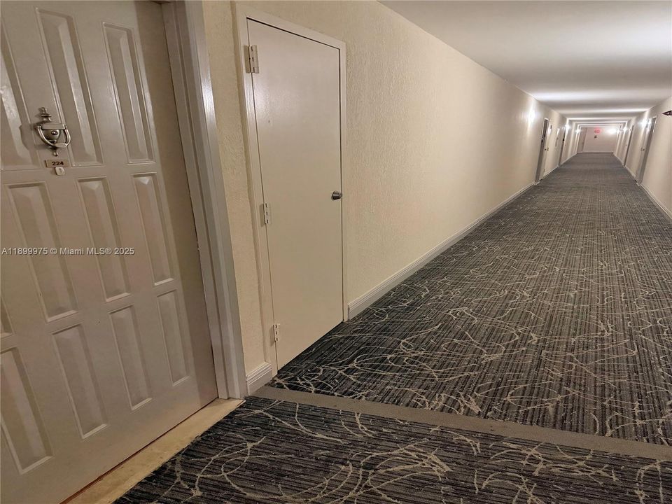 出租: $2,050 (1 贝兹, 1 浴室, 1075 平方英尺)