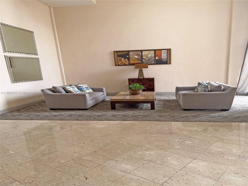 出租: $2,050 (1 贝兹, 1 浴室, 1075 平方英尺)