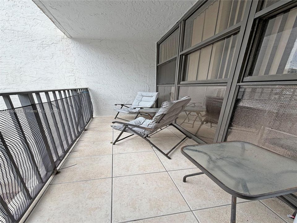 出租: $2,050 (1 贝兹, 1 浴室, 1075 平方英尺)