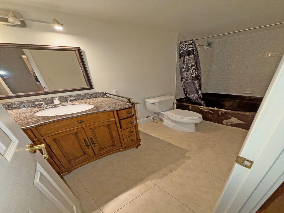 出租: $2,050 (1 贝兹, 1 浴室, 1075 平方英尺)