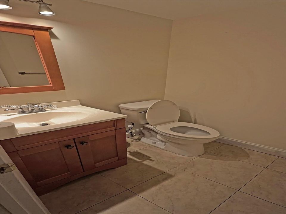 出租: $2,050 (1 贝兹, 1 浴室, 1075 平方英尺)