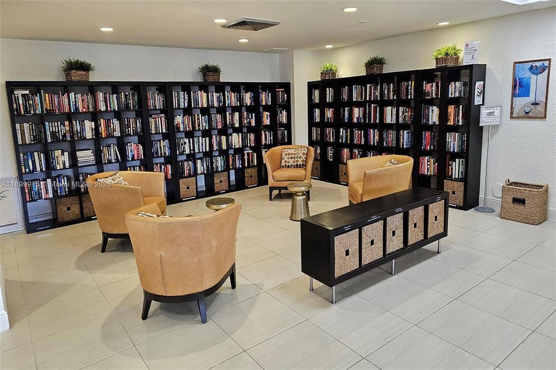 出租: $2,050 (1 贝兹, 1 浴室, 1075 平方英尺)