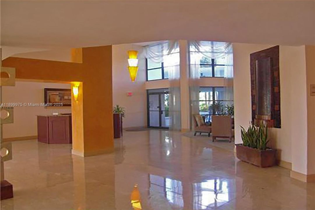 出租: $2,050 (1 贝兹, 1 浴室, 1075 平方英尺)