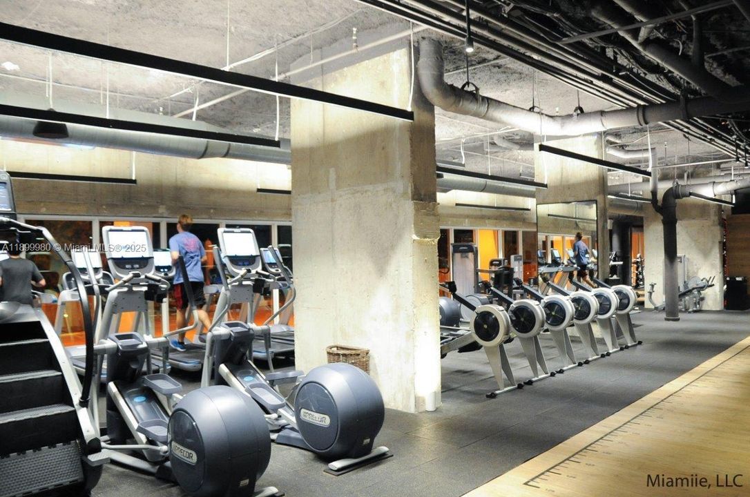 出租: $20,100 (1 贝兹, 2 浴室, 900 平方英尺)