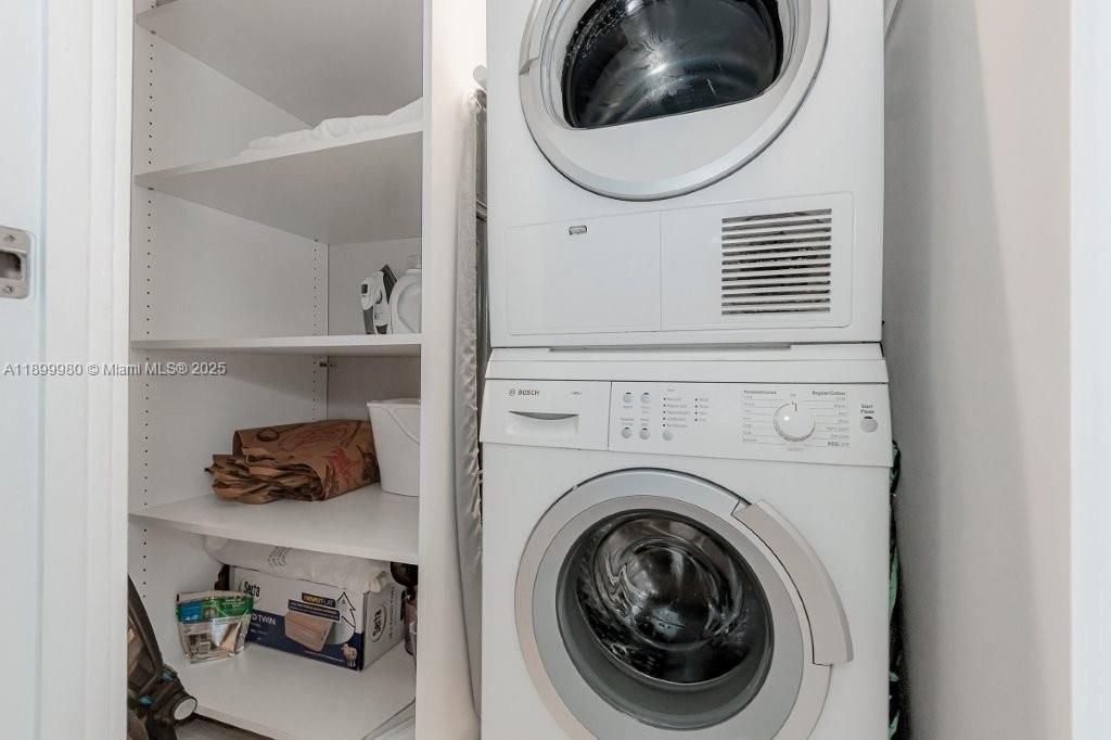 出租: $20,100 (1 贝兹, 2 浴室, 900 平方英尺)