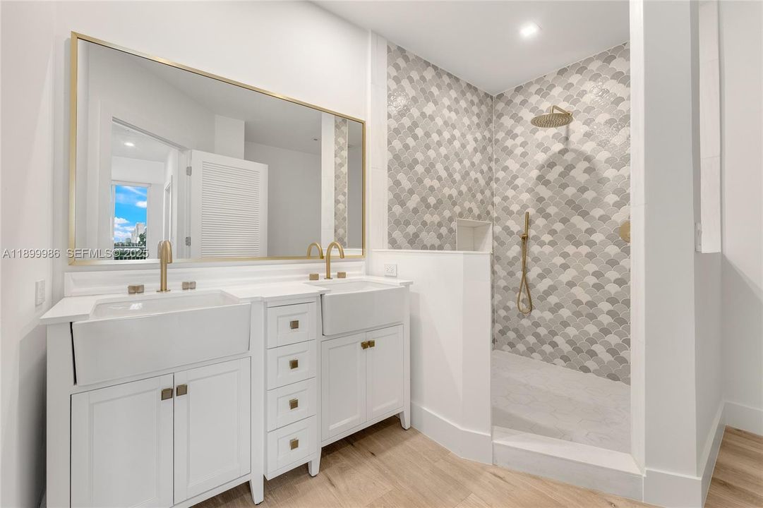 На продажу: $3,550,000 (4 спален, 4 ванн, 3257 Квадратных фут)