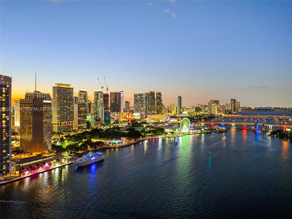 На продажу: $3,550,000 (4 спален, 4 ванн, 3257 Квадратных фут)