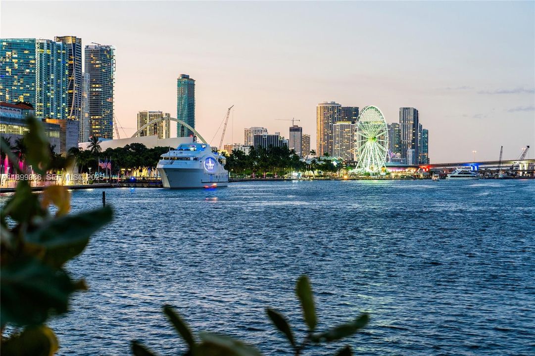 На продажу: $3,550,000 (4 спален, 4 ванн, 3257 Квадратных фут)