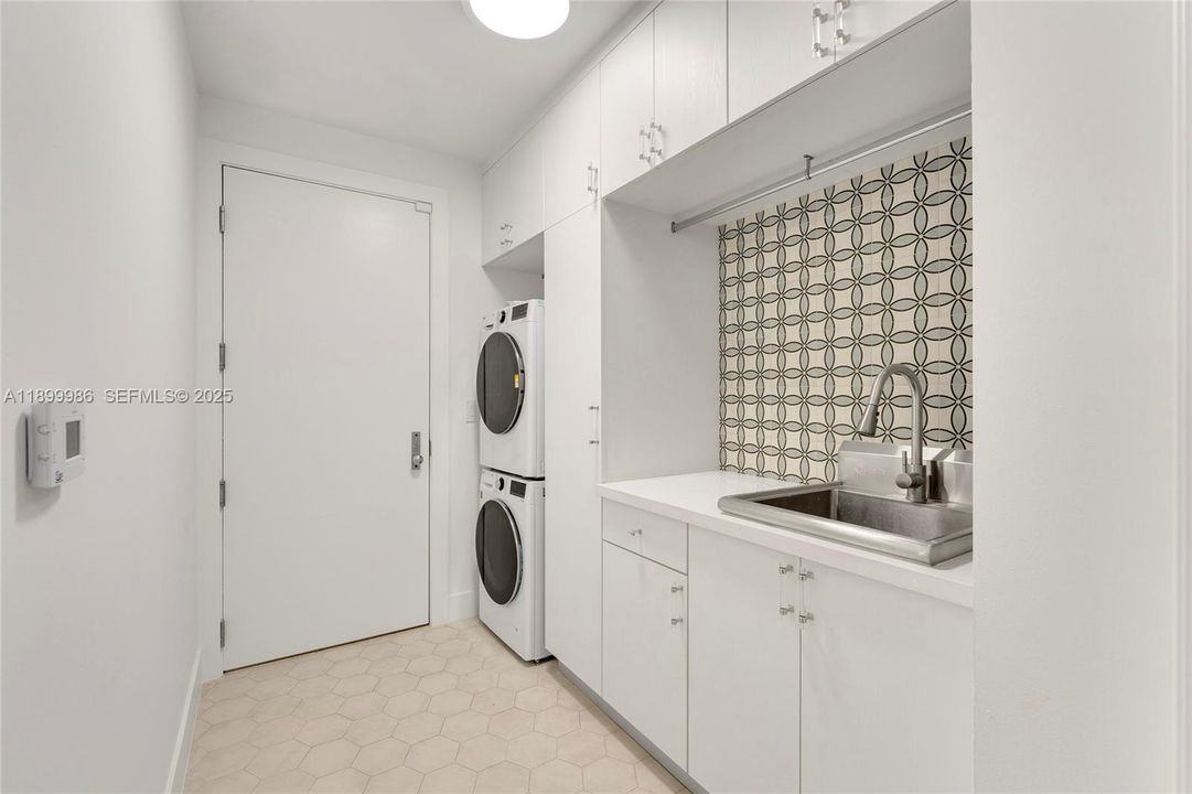 На продажу: $3,550,000 (4 спален, 4 ванн, 3257 Квадратных фут)