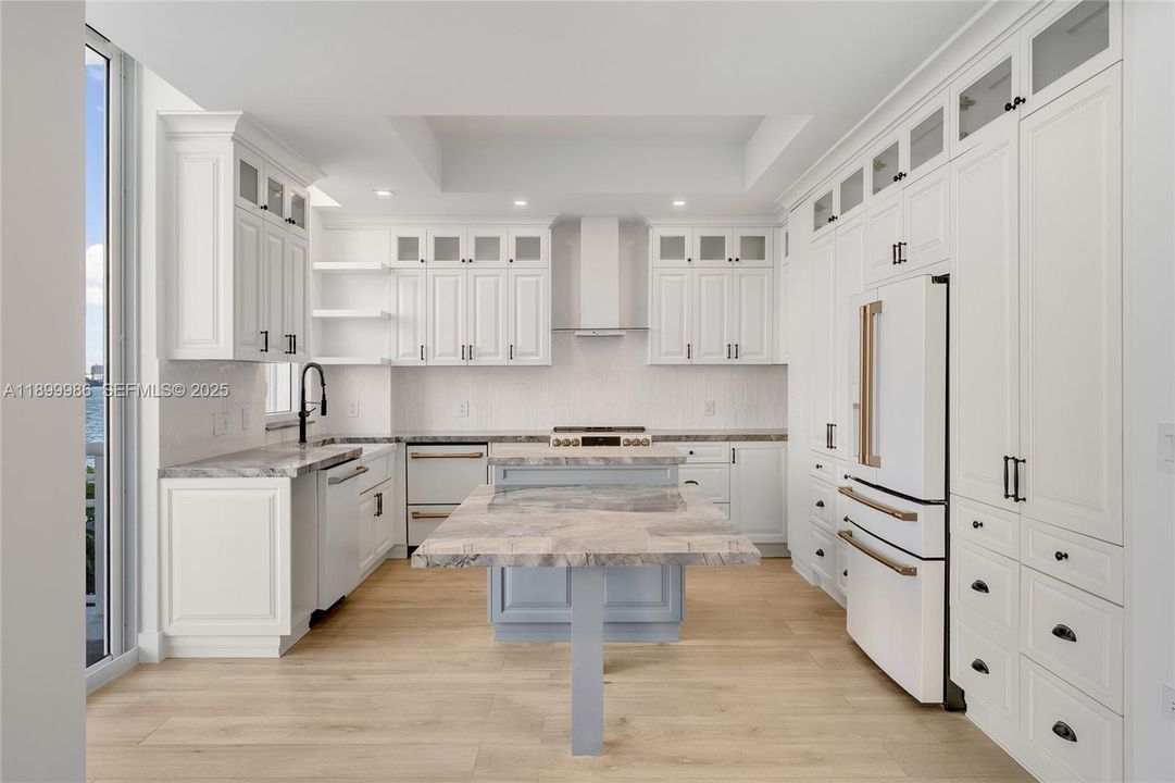 На продажу: $3,550,000 (4 спален, 4 ванн, 3257 Квадратных фут)