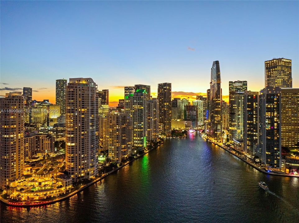 На продажу: $3,550,000 (4 спален, 4 ванн, 3257 Квадратных фут)