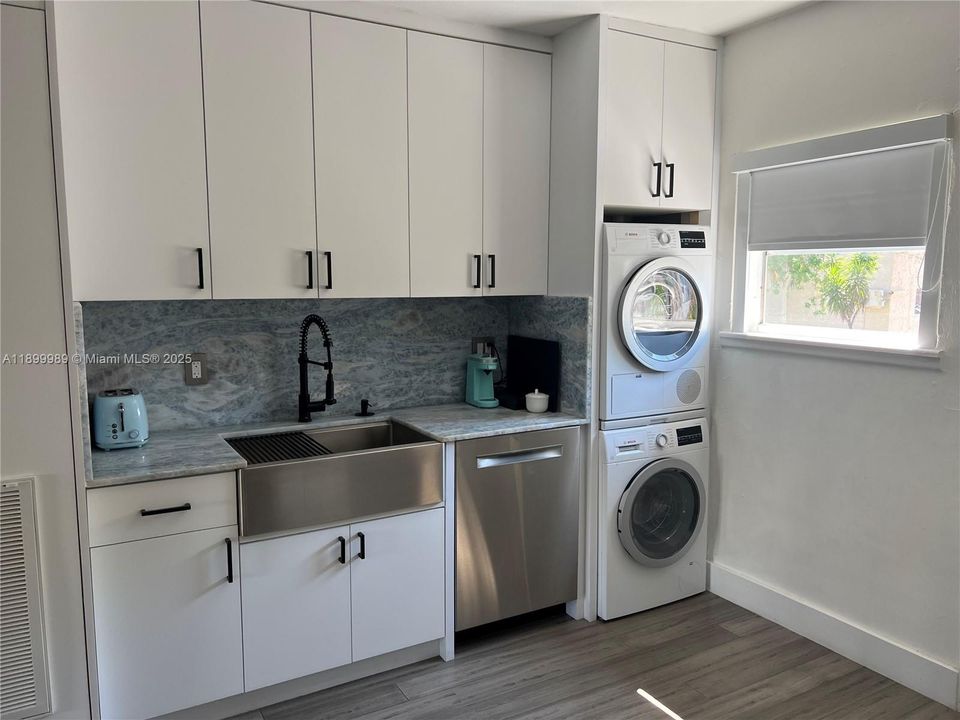 For Sale: $1,050,000 (0 beds, 0 baths, 1800 Square Feet)