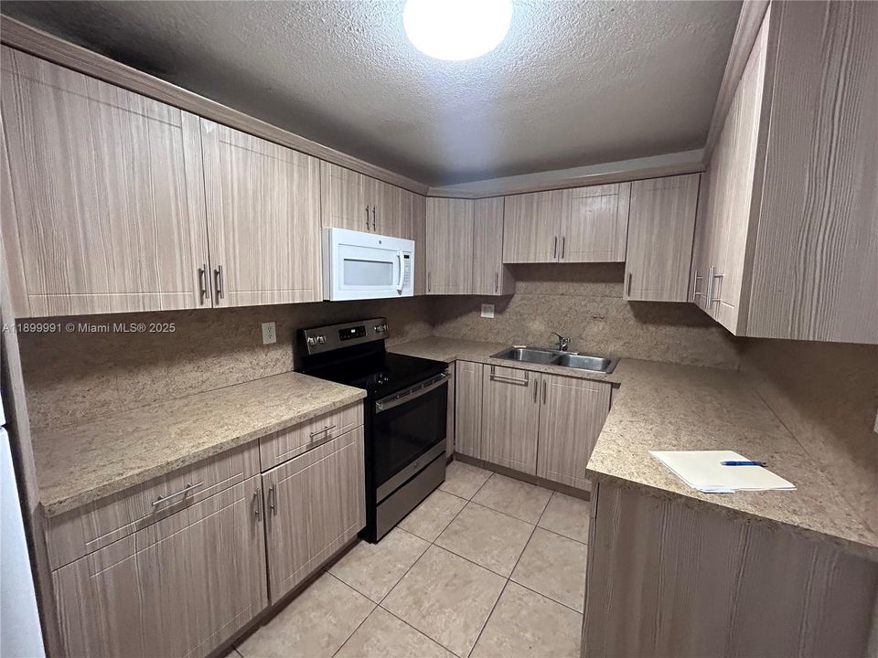 For Rent: $2,400 (3 beds, 2 baths, 1206 Square Feet)