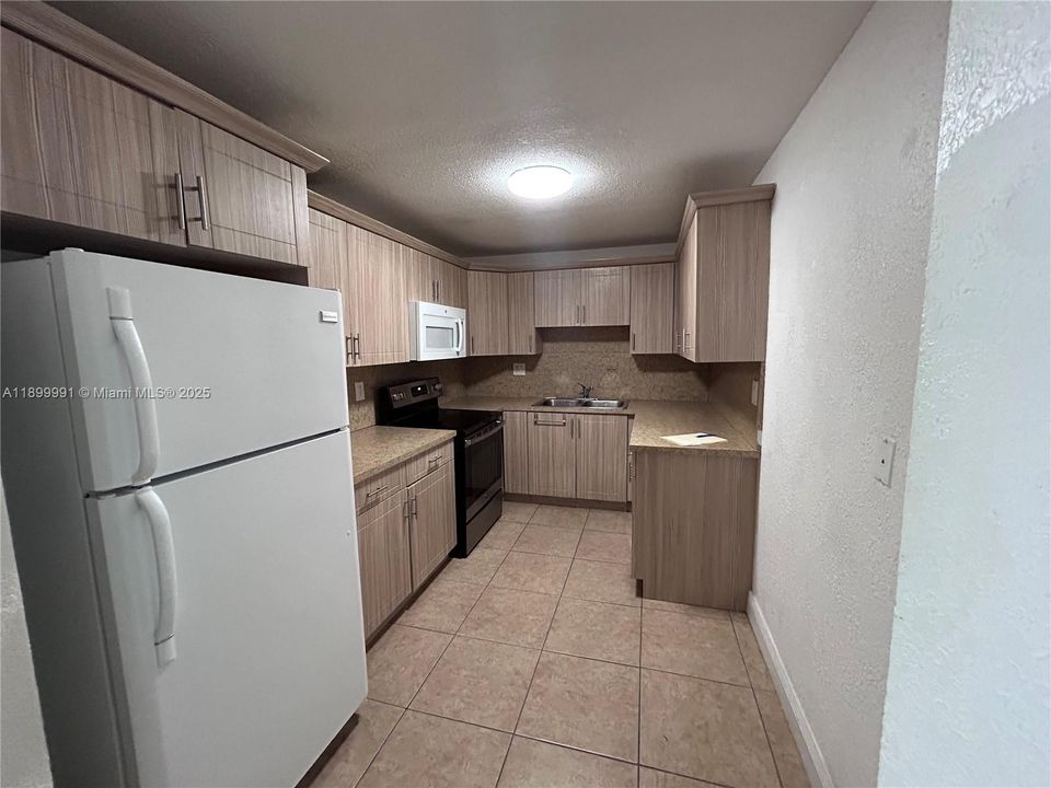 For Rent: $2,400 (3 beds, 2 baths, 1206 Square Feet)