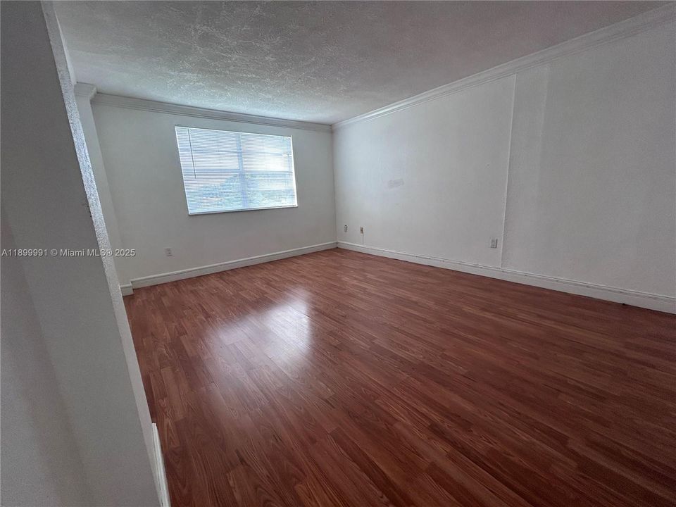 For Rent: $2,400 (3 beds, 2 baths, 1206 Square Feet)
