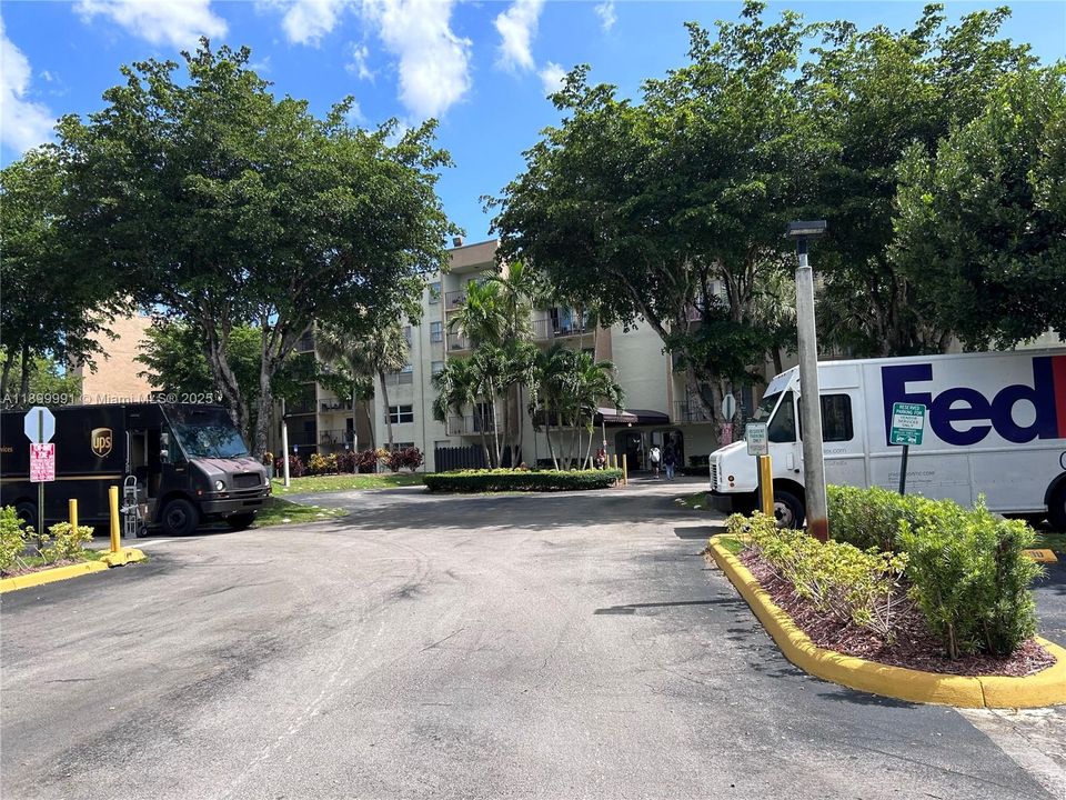 For Rent: $2,400 (3 beds, 2 baths, 1206 Square Feet)