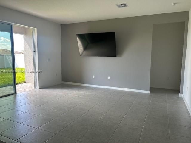 For Rent: $2,450 (3 beds, 2 baths, 1756 Square Feet)