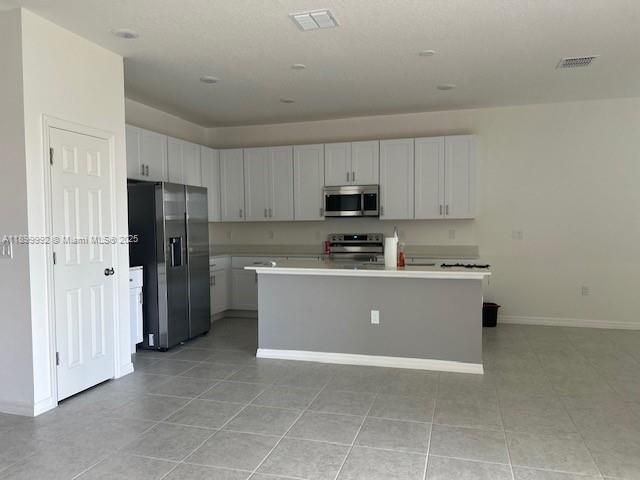 For Rent: $2,450 (3 beds, 2 baths, 1756 Square Feet)