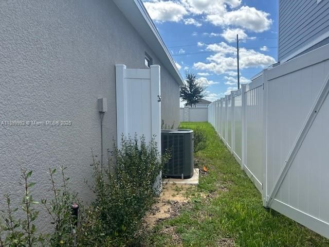 For Rent: $2,450 (3 beds, 2 baths, 1756 Square Feet)