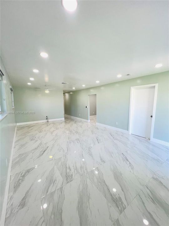 Active With Contract: $3,000 (3 beds, 2 baths, 1602 Square Feet)