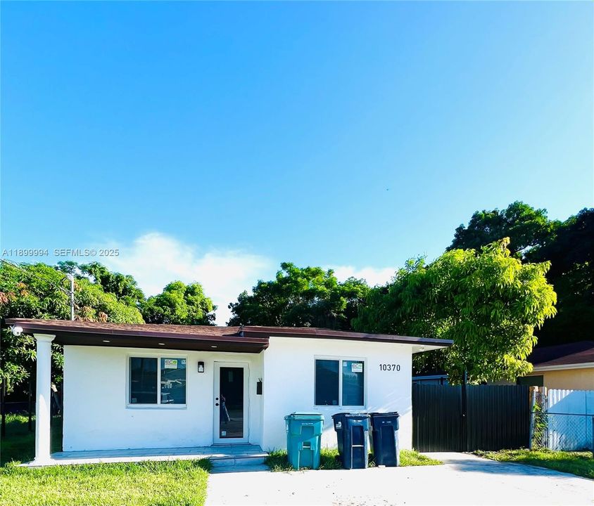 Active With Contract: $3,000 (3 beds, 2 baths, 1602 Square Feet)