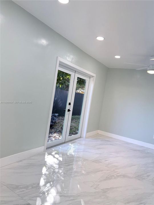 Active With Contract: $3,000 (3 beds, 2 baths, 1602 Square Feet)