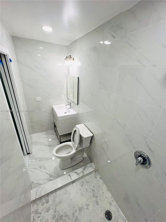 Active With Contract: $3,000 (3 beds, 2 baths, 1602 Square Feet)