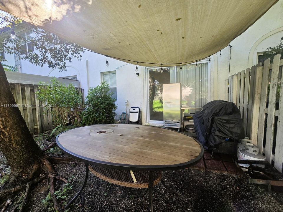 For Sale: $367,000 (4 beds, 3 baths, 1592 Square Feet)