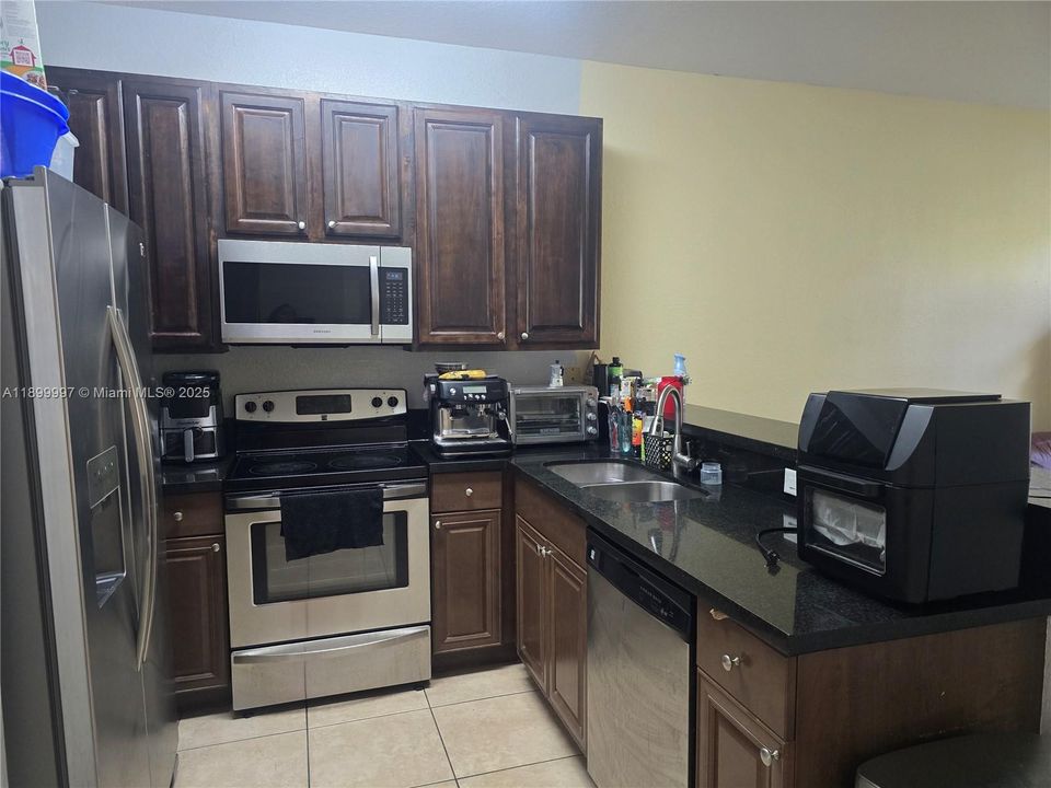 For Sale: $367,000 (4 beds, 3 baths, 1592 Square Feet)