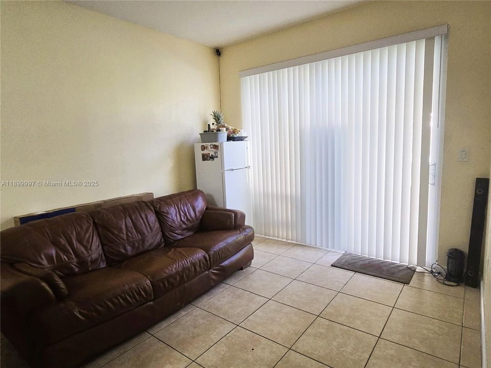 For Sale: $367,000 (4 beds, 3 baths, 1592 Square Feet)