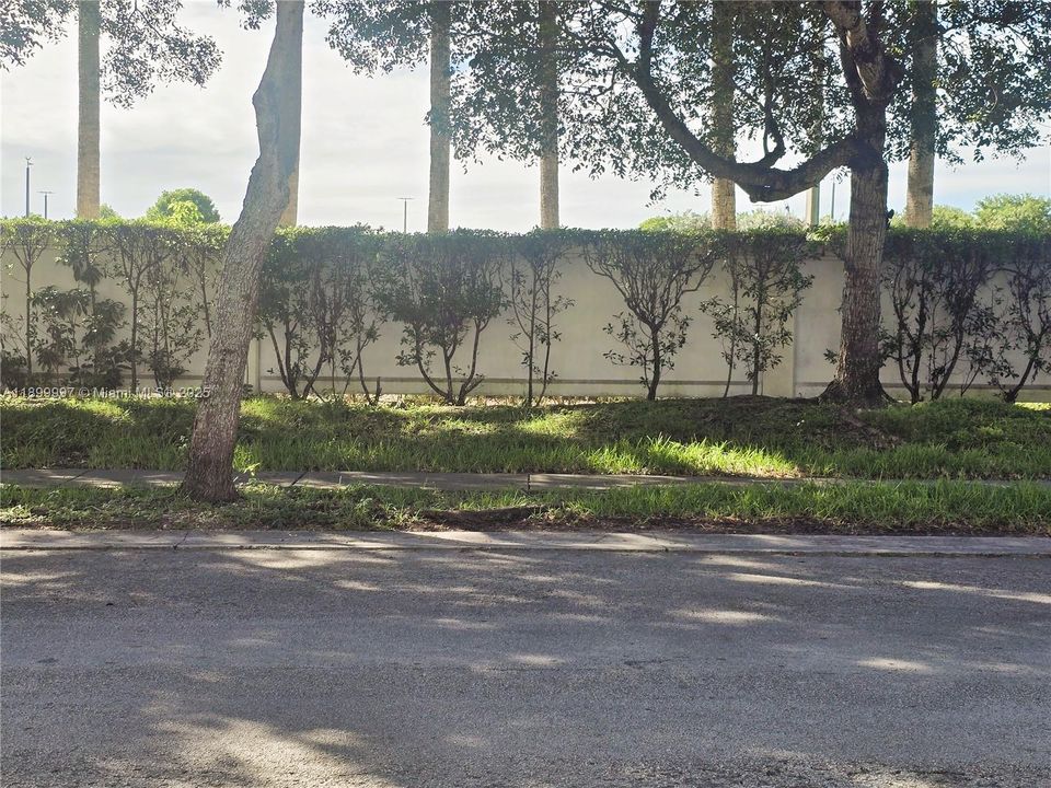 For Sale: $367,000 (4 beds, 3 baths, 1592 Square Feet)