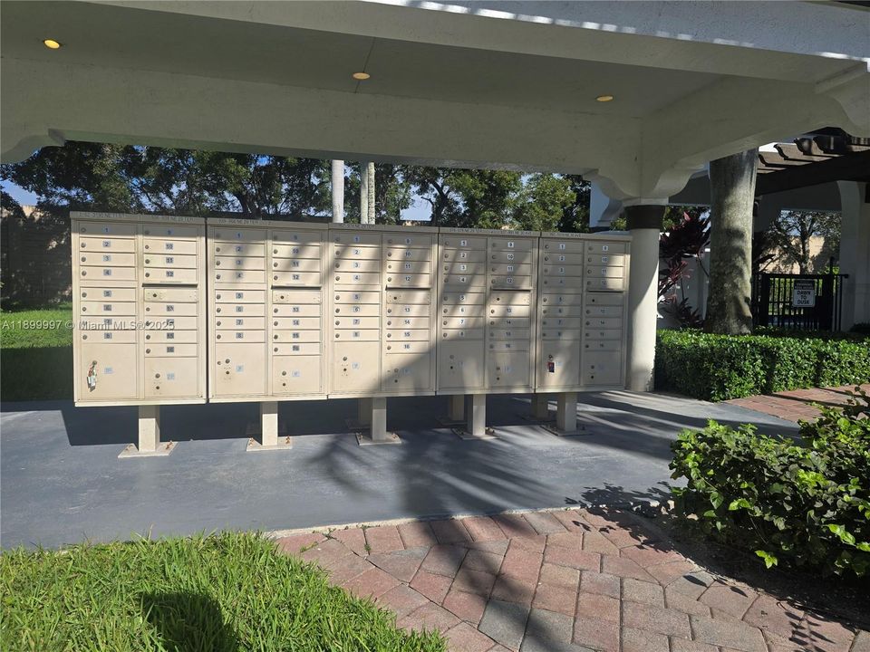 For Sale: $367,000 (4 beds, 3 baths, 1592 Square Feet)