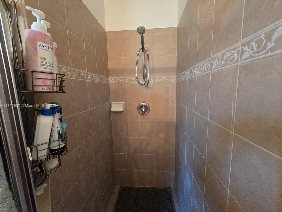 For Sale: $367,000 (4 beds, 3 baths, 1592 Square Feet)