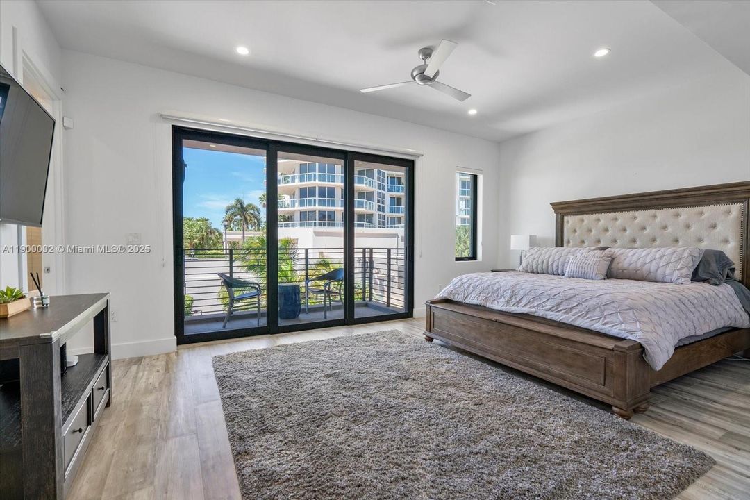 For Rent: $9,900 (4 beds, 3 baths, 2736 Square Feet)