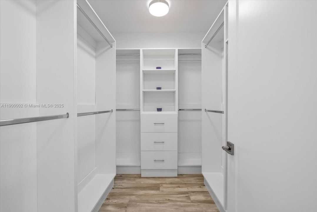 For Rent: $9,900 (4 beds, 3 baths, 2736 Square Feet)