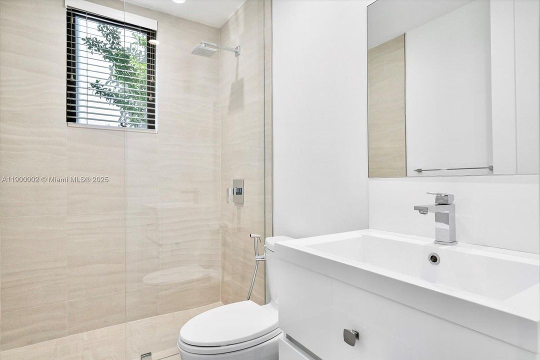 For Rent: $9,900 (4 beds, 3 baths, 2736 Square Feet)