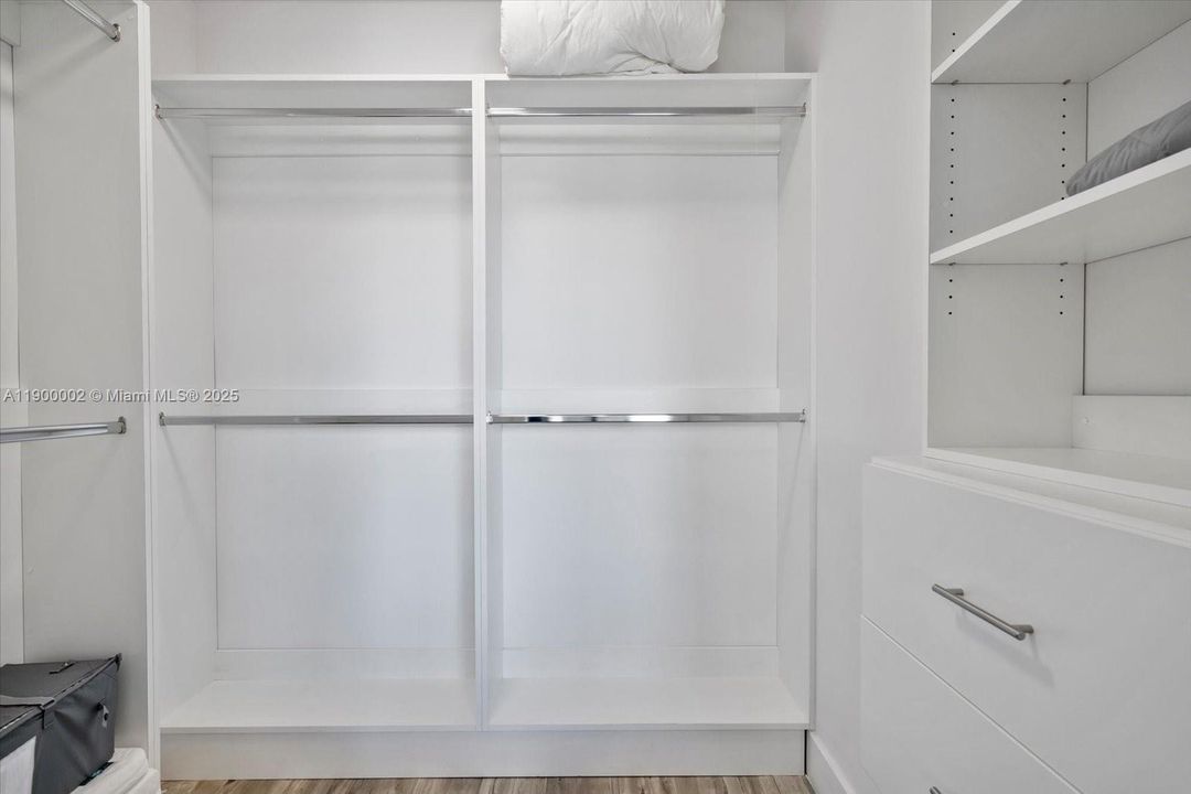 For Rent: $9,900 (4 beds, 3 baths, 2736 Square Feet)