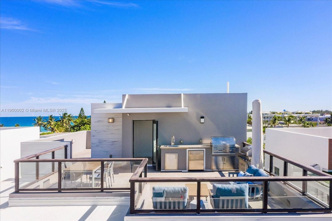 For Rent: $9,900 (4 beds, 3 baths, 2736 Square Feet)