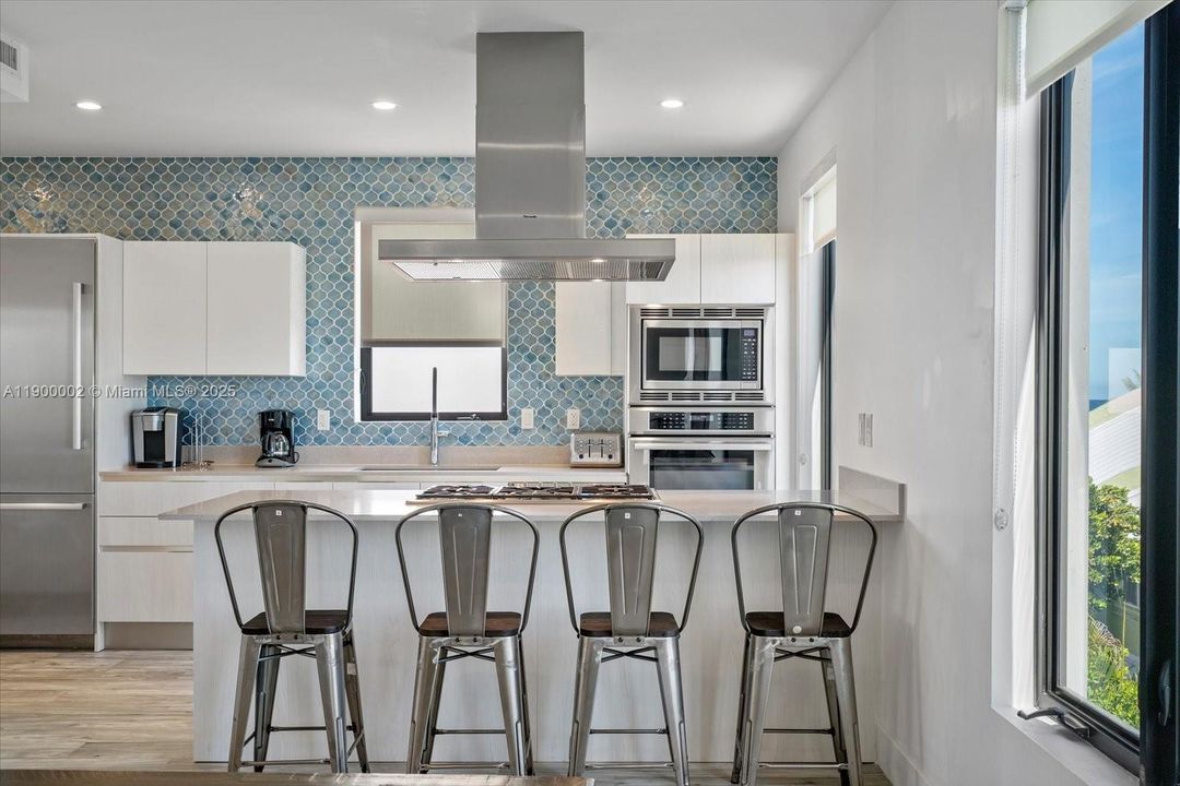 For Rent: $9,900 (4 beds, 3 baths, 2736 Square Feet)