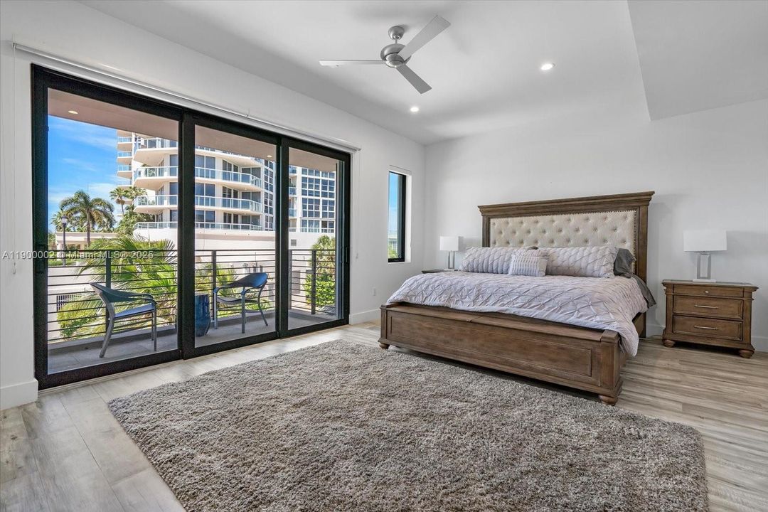 For Rent: $9,900 (4 beds, 3 baths, 2736 Square Feet)