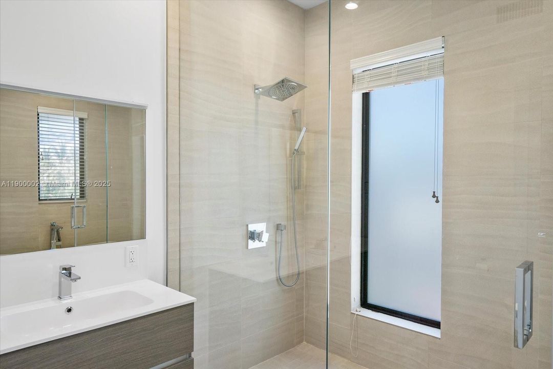 For Rent: $9,900 (4 beds, 3 baths, 2736 Square Feet)