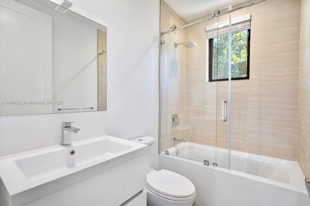 For Rent: $9,900 (4 beds, 3 baths, 2736 Square Feet)