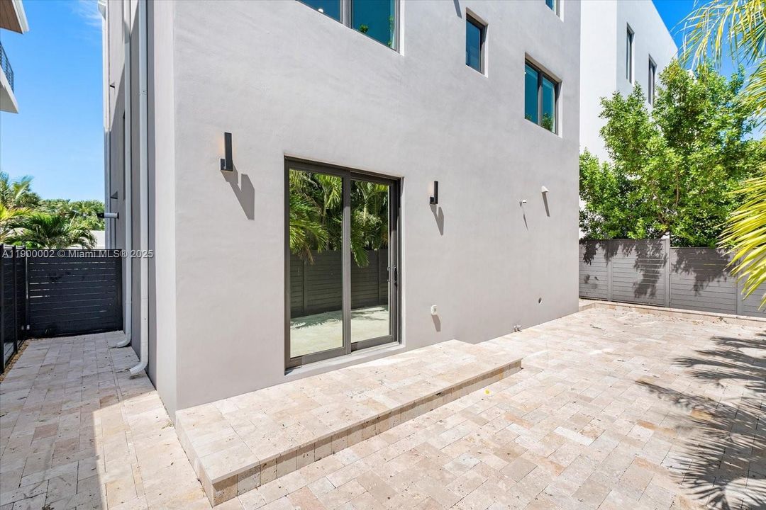 For Rent: $9,900 (4 beds, 3 baths, 2736 Square Feet)