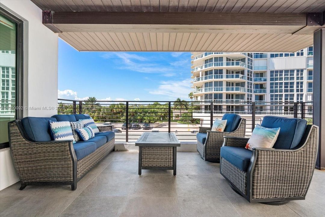 For Rent: $9,900 (4 beds, 3 baths, 2736 Square Feet)