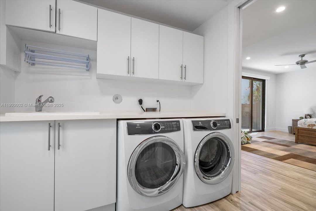 For Rent: $9,900 (4 beds, 3 baths, 2736 Square Feet)