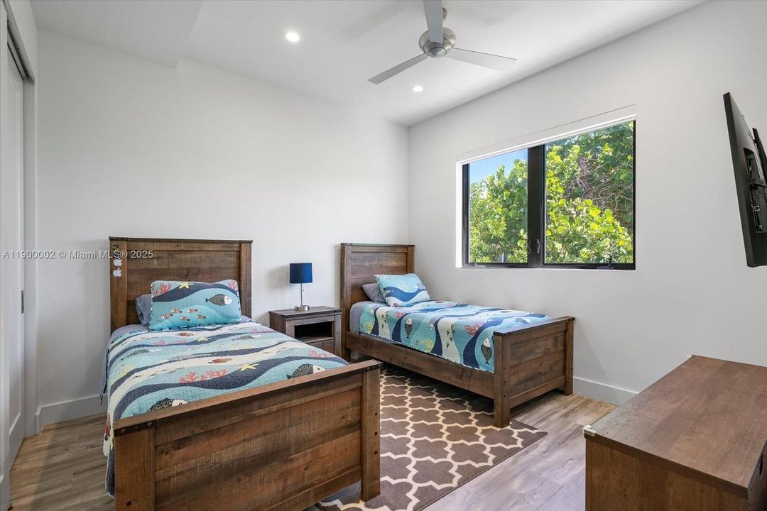 For Rent: $9,900 (4 beds, 3 baths, 2736 Square Feet)